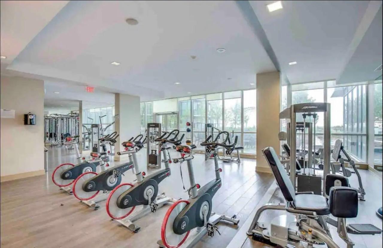 Ultra Luxurious 2.5 Bedroom 2 Full Bathroom 1 Parking Condo Near Sq1 Striking Views Μισισάουγκα Εξωτερικό φωτογραφία