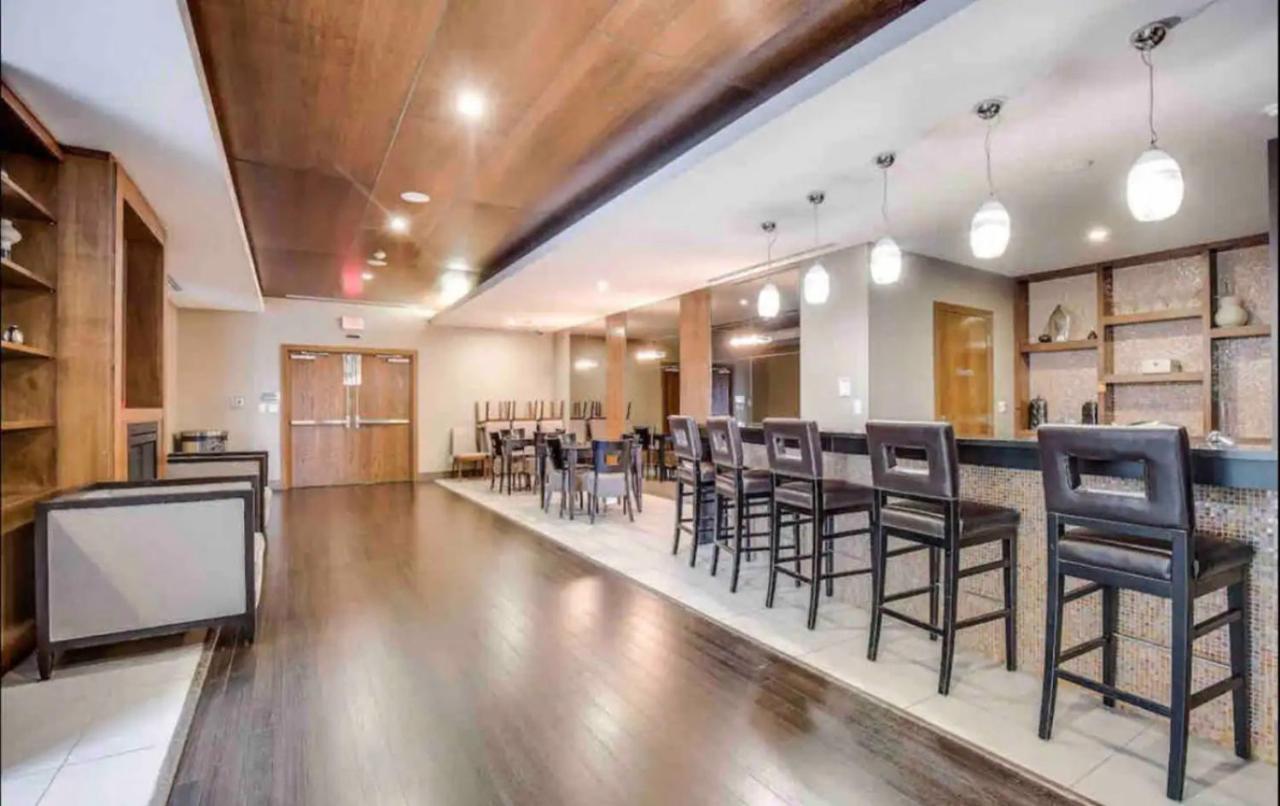 Ultra Luxurious 2.5 Bedroom 2 Full Bathroom 1 Parking Condo Near Sq1 Striking Views Μισισάουγκα Εξωτερικό φωτογραφία